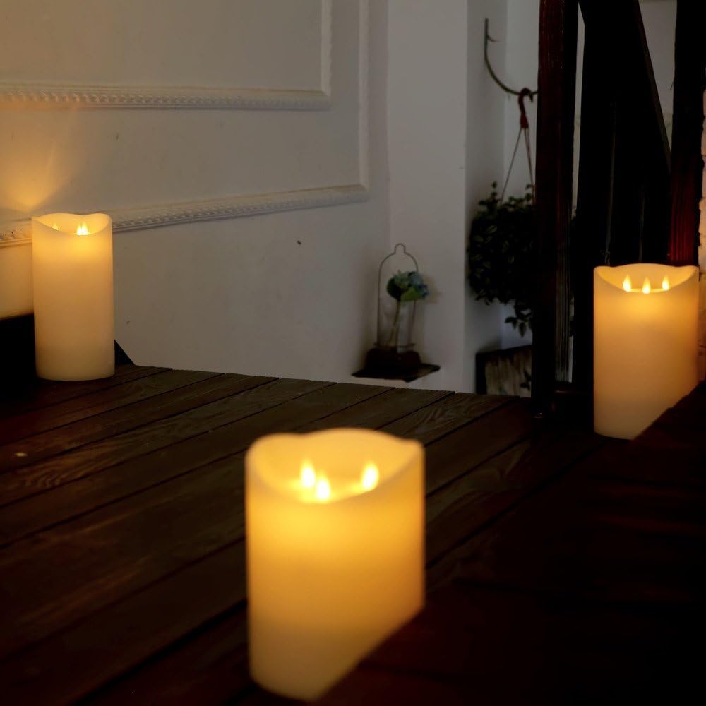 Ivory 3-Wicks Decorative Candle I827129