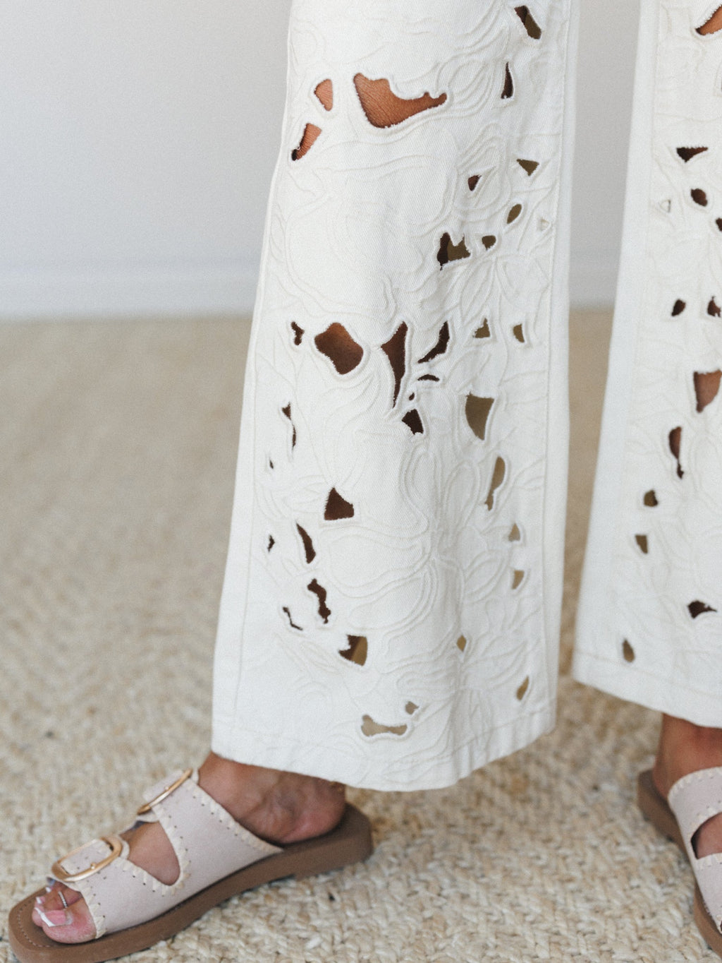 Walking Eyelet Jeans - Cream