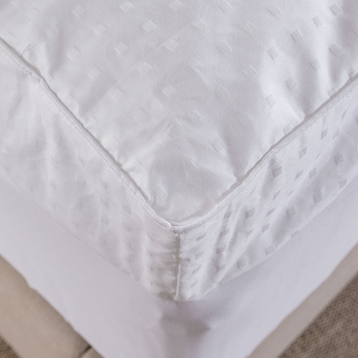 Twin Down Alternative Mattress Topper K788915