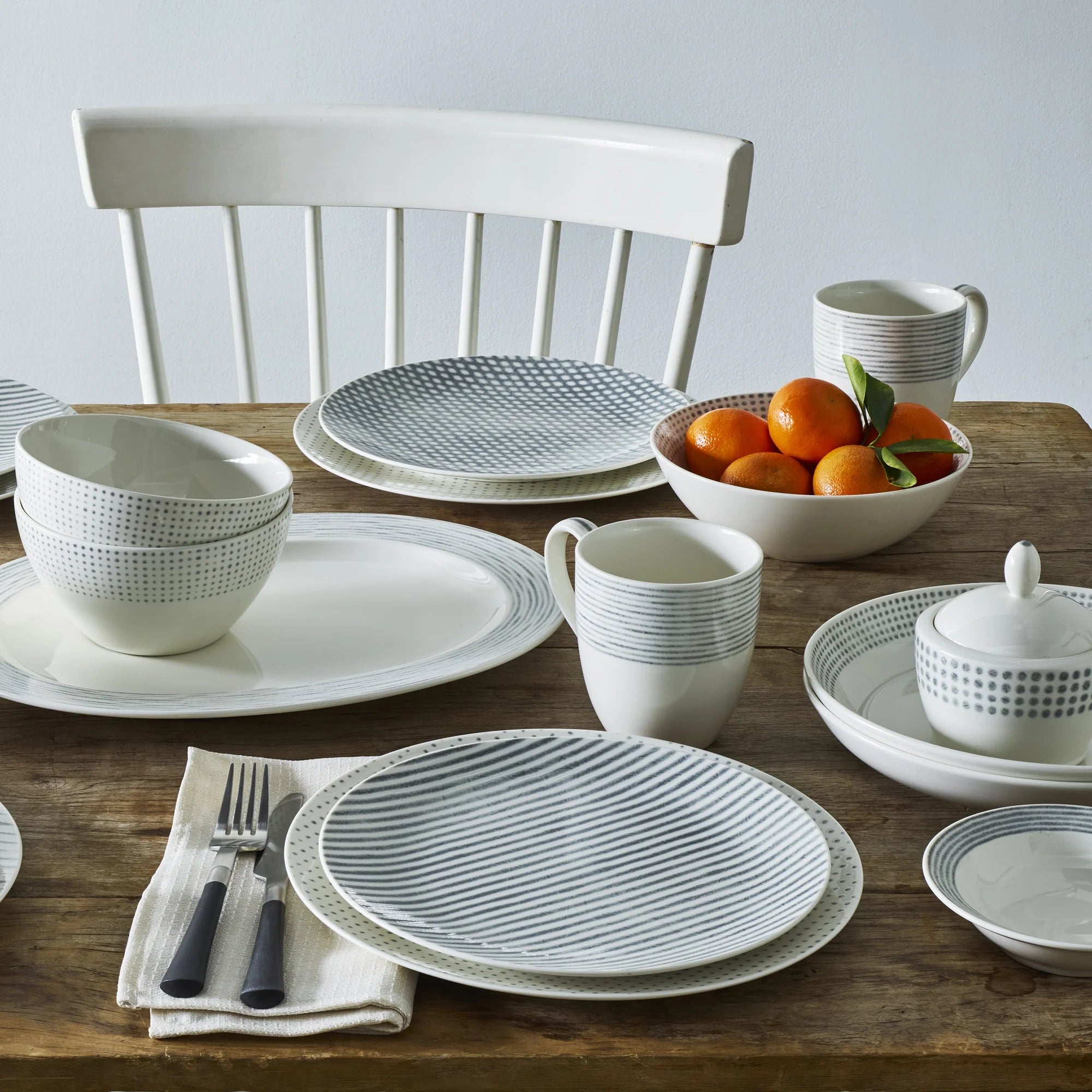 Grey Set of 4 Dinner Plates G190