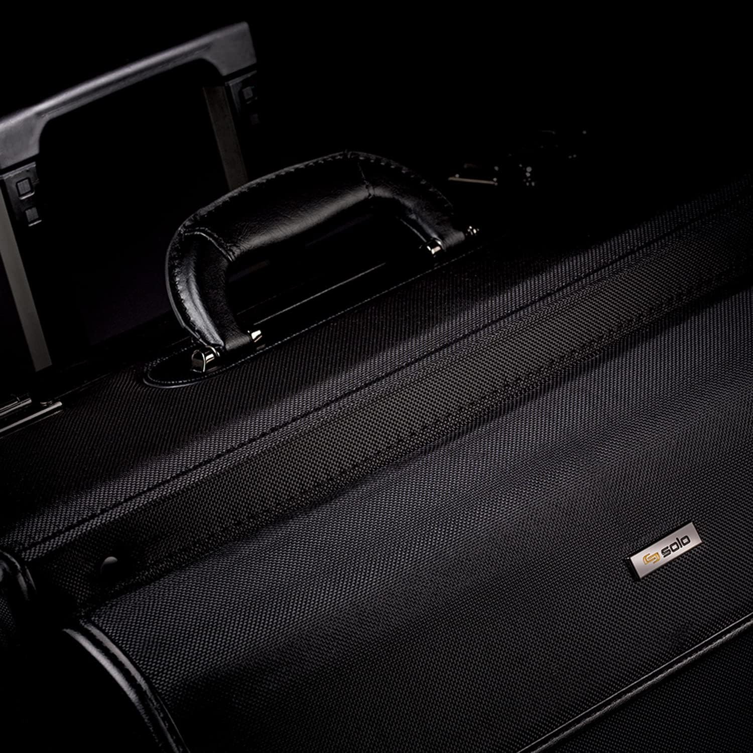 Black 16 Inch Laptop Rolling Catalog Case A5210